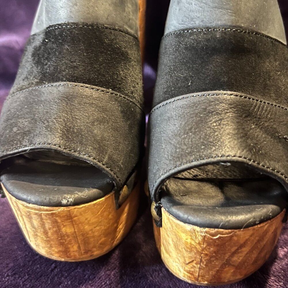 Black and Gray Women's Mules with Wooden Heel - Picture 8 of 8